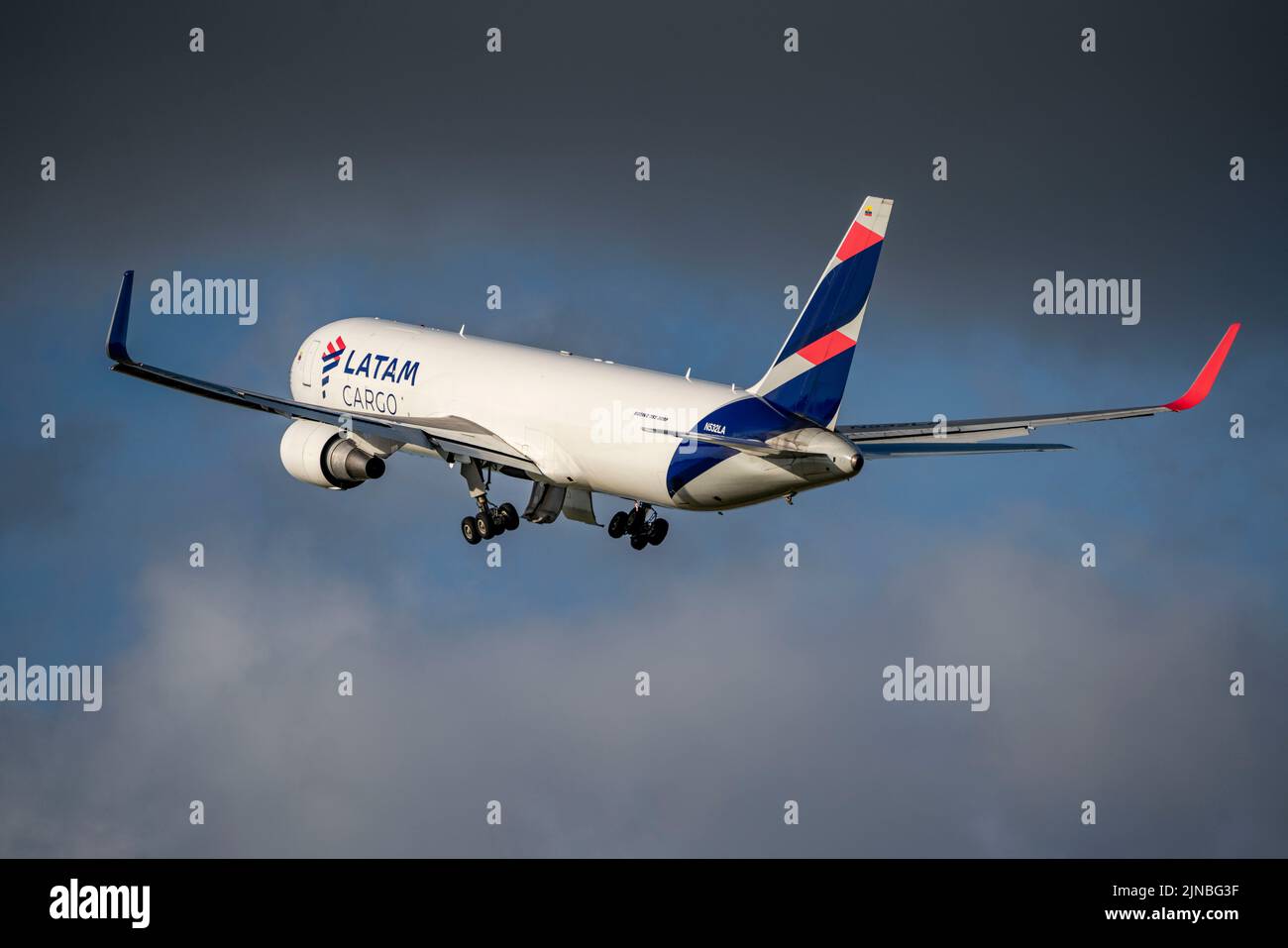 Aéroport d'Amsterdam Shiphol, Polderbaan, l'une des 6 pistes, N532LA, LATAM Cargo Colombie Boeing 767-300F Banque D'Images