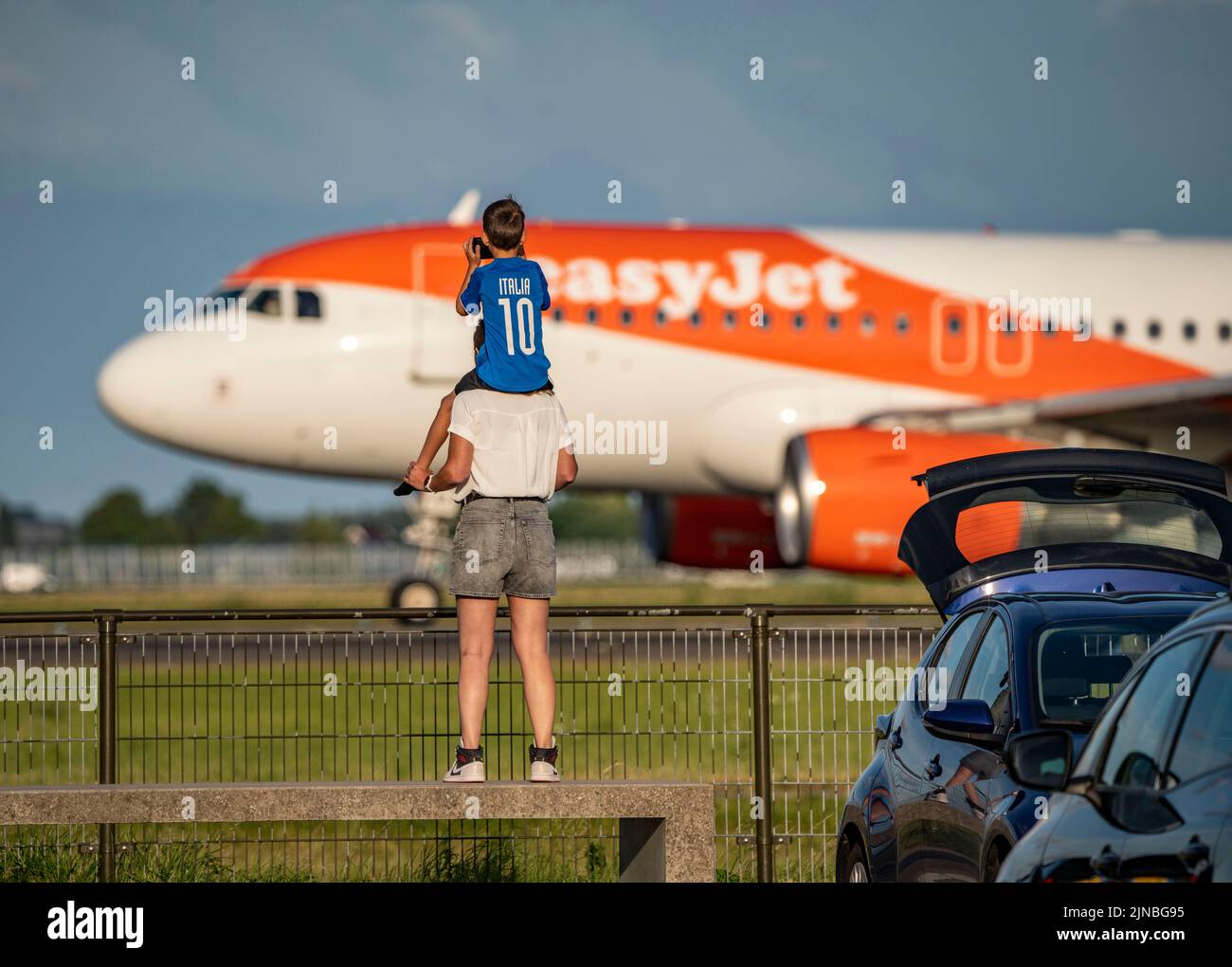 Aéroport d'Amsterdam Shiphol, Polderbaan, l'un des 6 pistes, point d'accès, voir les avions de près, easyjet, Banque D'Images