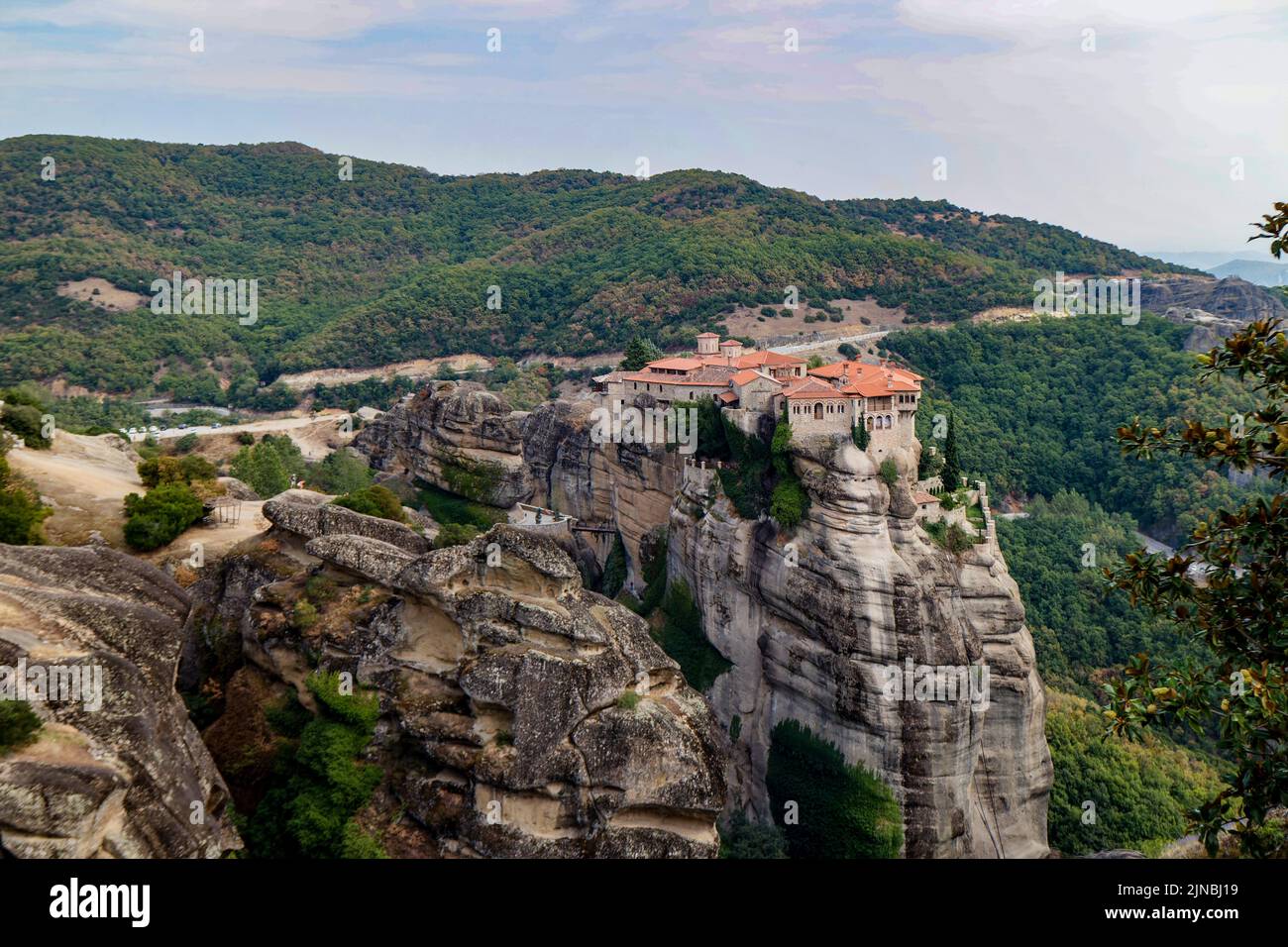Météores - massif de grès et de roches conglomérées dans le centre de la Grèce à l'extrémité nord-ouest de la plaine thessalie près de la ville de Kalambaka avec Banque D'Images