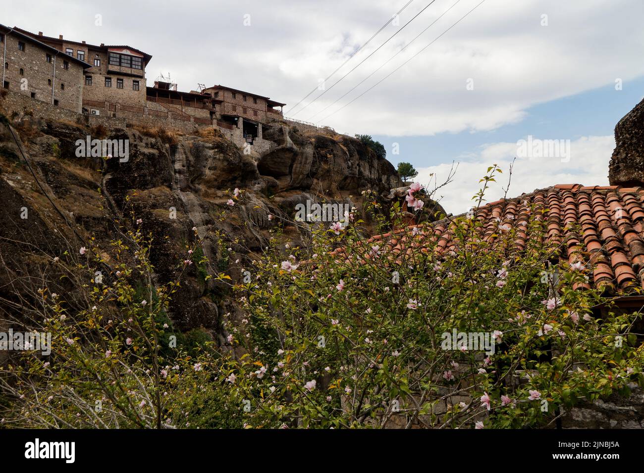Météores - massif de grès et de roches conglomérées dans le centre de la Grèce à l'extrémité nord-ouest de la plaine thessalie près de la ville de Kalambaka avec Banque D'Images