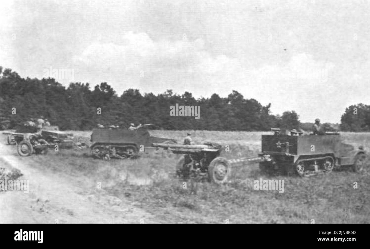 Tenessee-manoeuvres-3-M2-demi-piste-75mm-Gun-M1897-FAJ194109-sc Banque D'Images