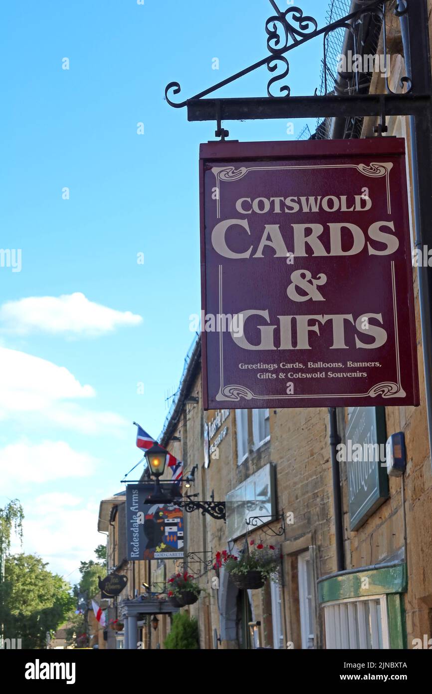 Cotswold Cards & Gifts, High St, Moreton-in-Marsh, Evenlode Valley, Cotswold District Council, Gloucestershire, Angleterre, Royaume-Uni, GL56 0LW Banque D'Images