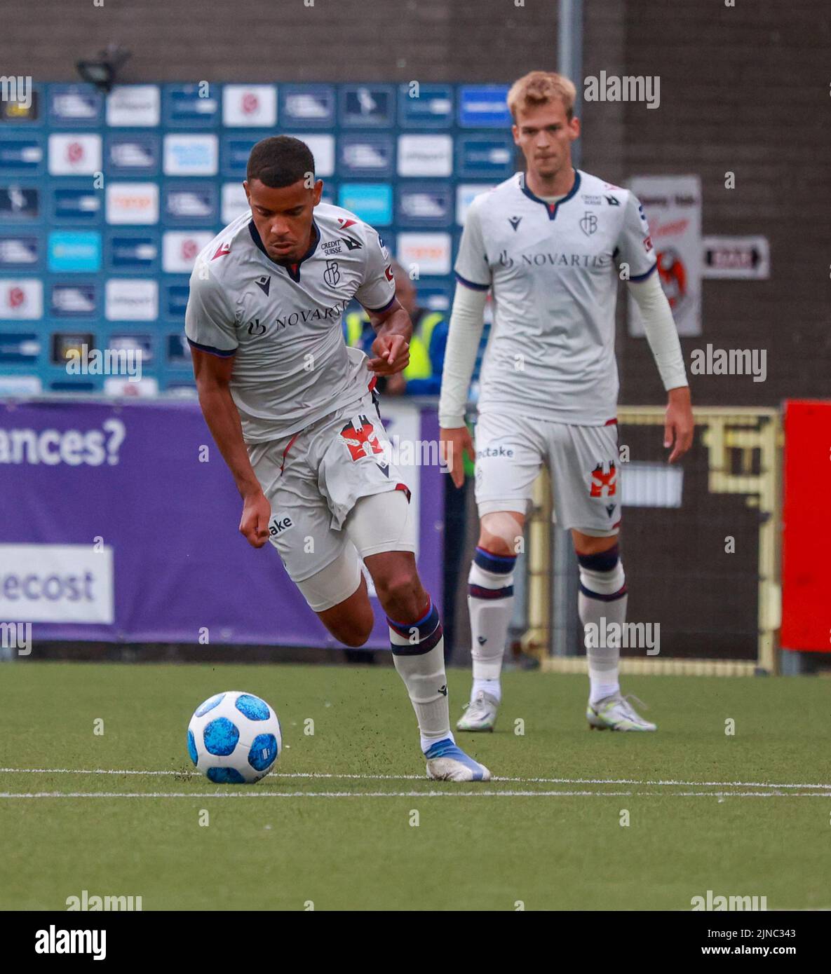 Seaview, Belfast, Irlande du Nord, Royaume-Uni. 28 juillet 2022. Deuxième cycle de qualification de la Ligue des conférences de l'UEFA (deuxième partie) – Crusaders contre Bâle. Footballeur en action le joueur de football du FC Bâle Andy Diouf (8). Banque D'Images