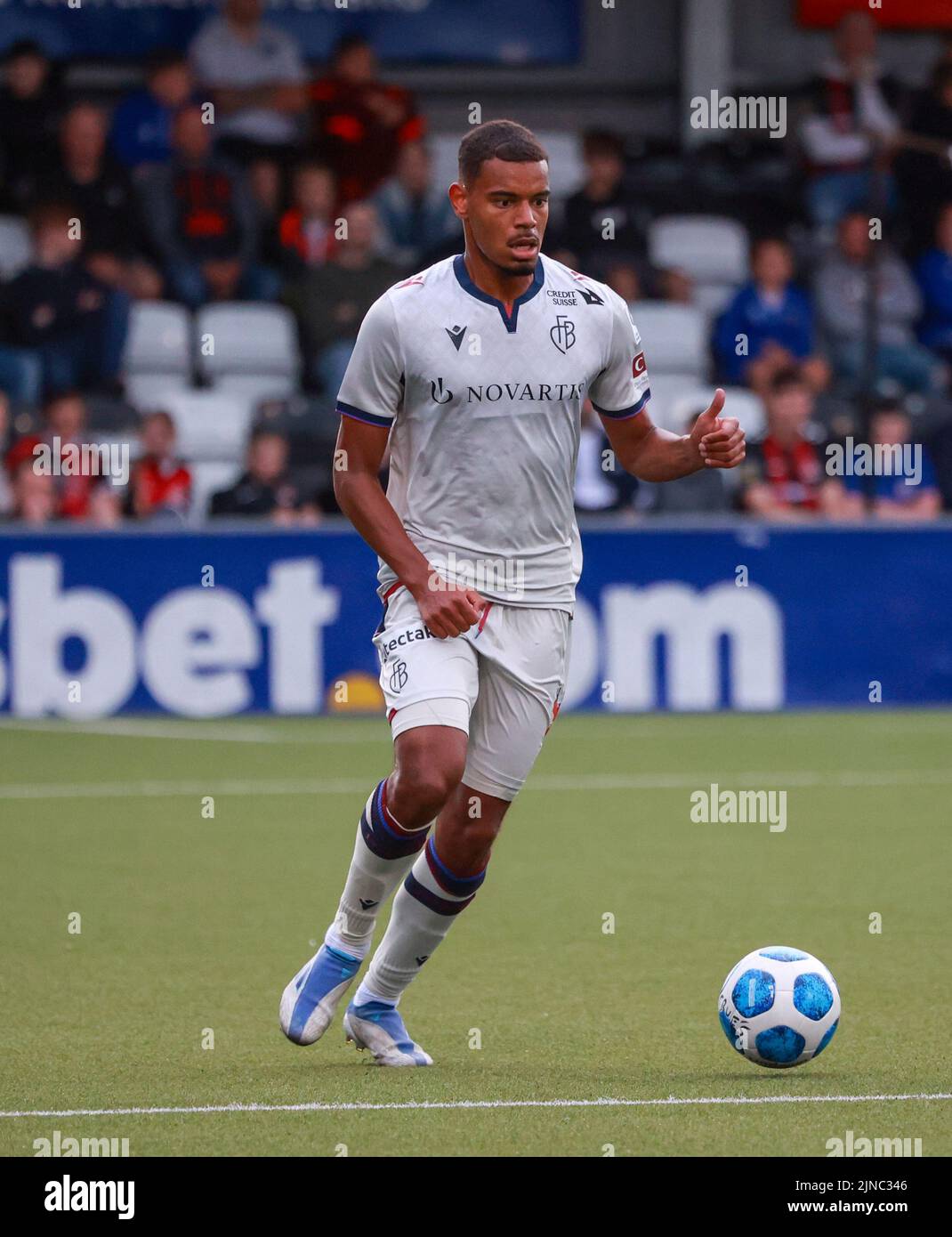 Seaview, Belfast, Irlande du Nord, Royaume-Uni. 28 juillet 2022. Deuxième cycle de qualification de la Ligue des conférences de l'UEFA (deuxième partie) – Crusaders contre Bâle. Footballeur en action le joueur de football du FC Bâle Andy Diouf (8). Banque D'Images