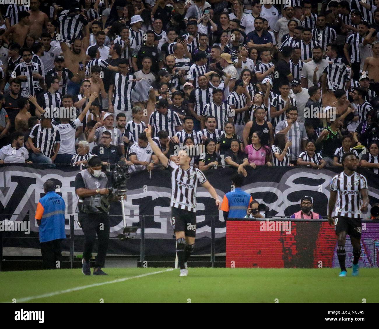 Fortaleza, Brésil. 10th août 2022. Ce - Fortaleza - 10/08/2022 - COPA SUL-AMERICANA 2022, CEARA X SAO PAULO - Guilherme Castilho jogador do Ceara comemora seu gol durante partida contra o Sao Paulo no estadio Arena Castelao pelo campeonato Copa Sul-Americana 2022. Foto: Lucas Emanuel/AGIF/Sipa USA crédit: SIPA USA/Alay Live News Banque D'Images