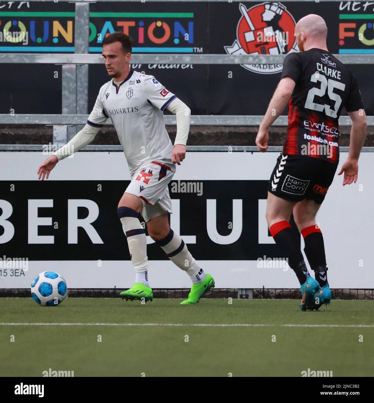 Seaview, Belfast, Irlande du Nord, Royaume-Uni. 28 juillet 2022. Deuxième cycle de qualification de la Ligue des conférences de l'UEFA (deuxième partie) – Crusaders contre Bâle. Footballeur en action le joueur de football du FC Bâle Liam Millar (7). Banque D'Images