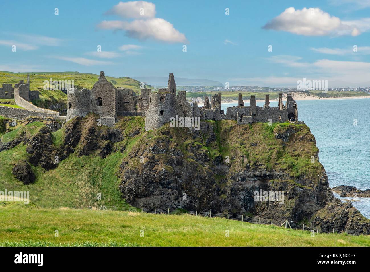 Château de Dunluce, près des Bushmills, Antrim, Irlande du Nord Banque D'Images