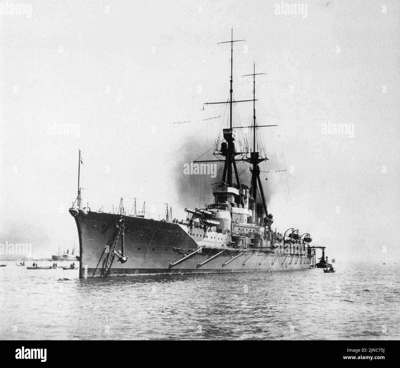 Navire de guerre de la Marine impériale japonaise Haruna à Kōbe le 24 avril 1915 Banque D'Images