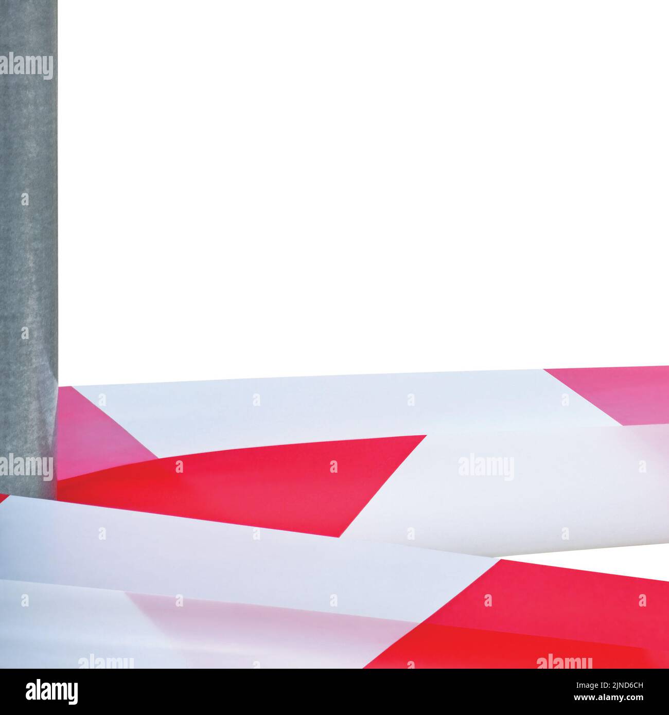 Grand espace de copie de ruban rouge blanc à ne pas traverser, arrière-plan horizontal détaillé isolé, poteau métallique gris, marquage de scène de crime Banque D'Images