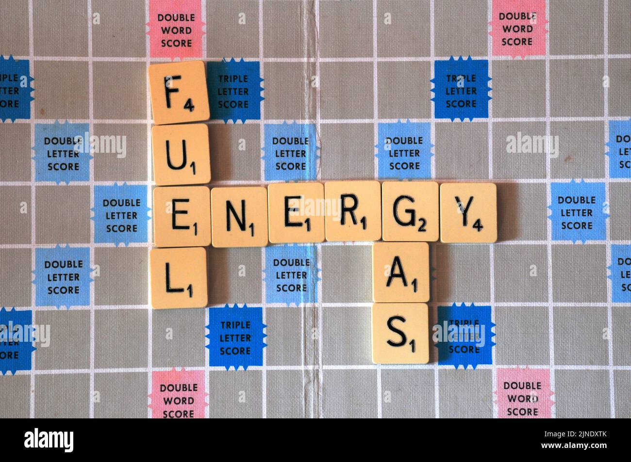 Lettres Scrabble illustrant la crise énergétique de 2022 Banque D'Images