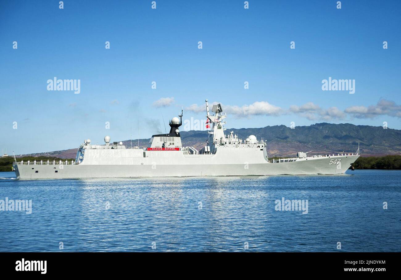 La frégate Linyi de la classe Jiangkai de l'Armée populaire de libération chinoise (FFG 547) arrive à la base conjointe Pearl Harbor-Hickam 2 Banque D'Images