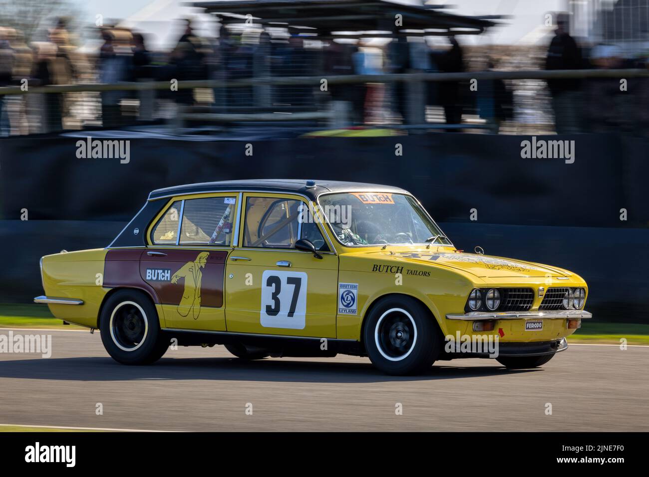 1973 Triumph Dolomite Sprint avec le pilote Martin Overington lors de la course de Gerry Marshall Trophy à la réunion des membres de Goodwood 79th, Sussex, Royaume-Uni. Banque D'Images