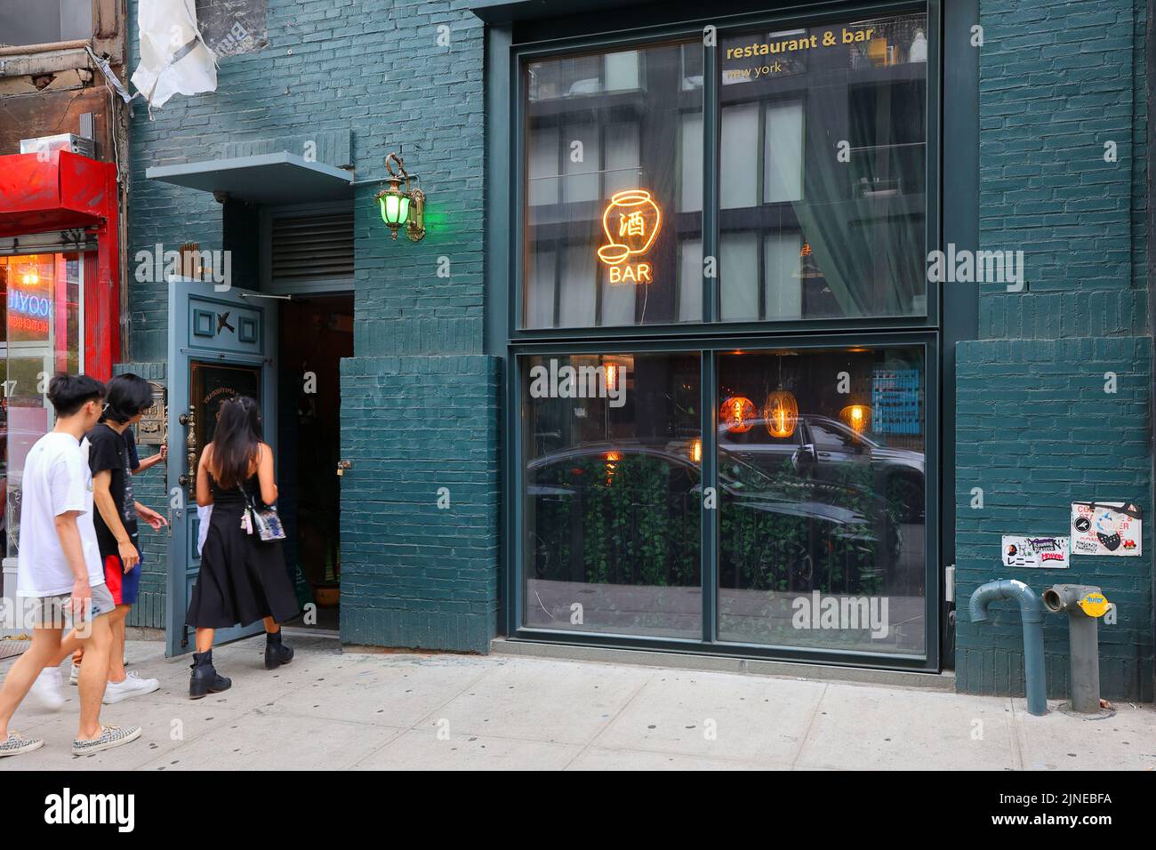 YE's Apothecary 夜鶯, 119 Orchard St, New York, NY. Façade extérieure d'un bar-salon et d'un restaurant chinois dans le Lower East Side de Manhattan. Banque D'Images