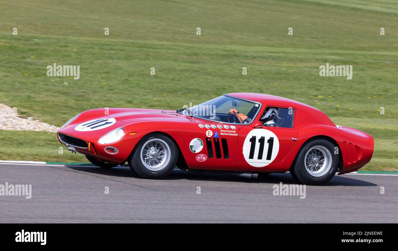 1964 Ferrari 250 GTO/64 avec le pilote Marino Franchitti, pendant la course du Trophée Graham Hill à la réunion des membres 79th, Goodwood, Sussex, Royaume-Uni. Banque D'Images