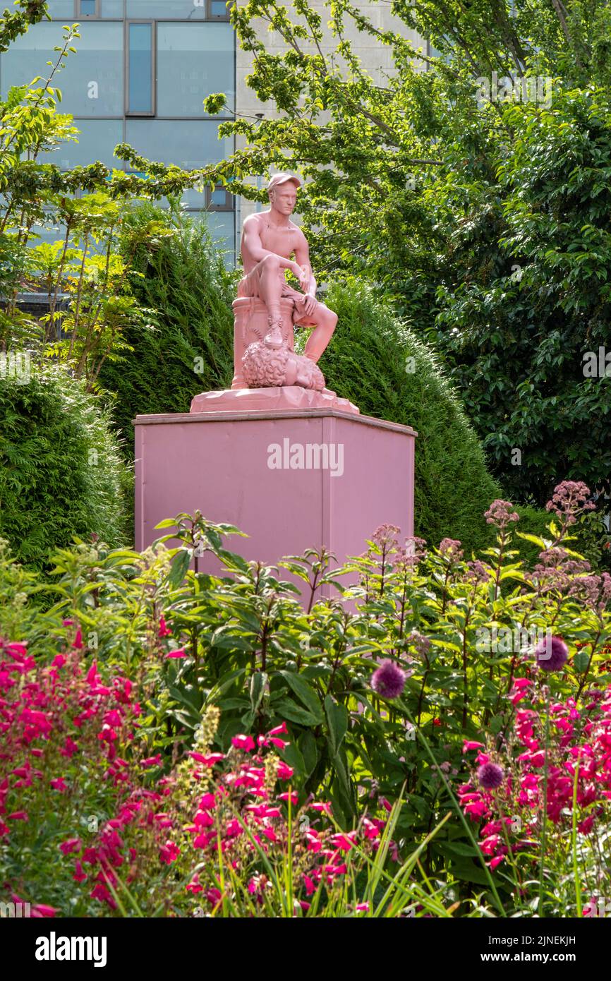 David et Goliath Pink Sculpture, Dublin Castle, Dublin, Irlande Banque D'Images
