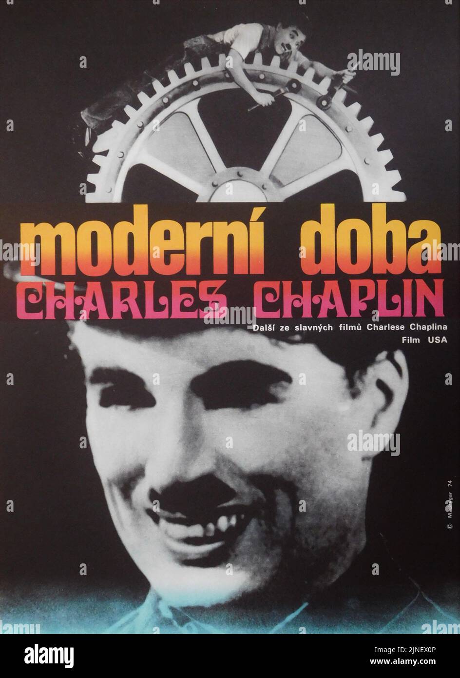 Tchèque 1974 Poster de réédition pour CHARLIE CHAPLIN à L'ÉPOQUE MODERNE 1936 réalisateur / producteur / écrivain / musique CHARLES CHAPLIN Charles Chaplin Productions Banque D'Images