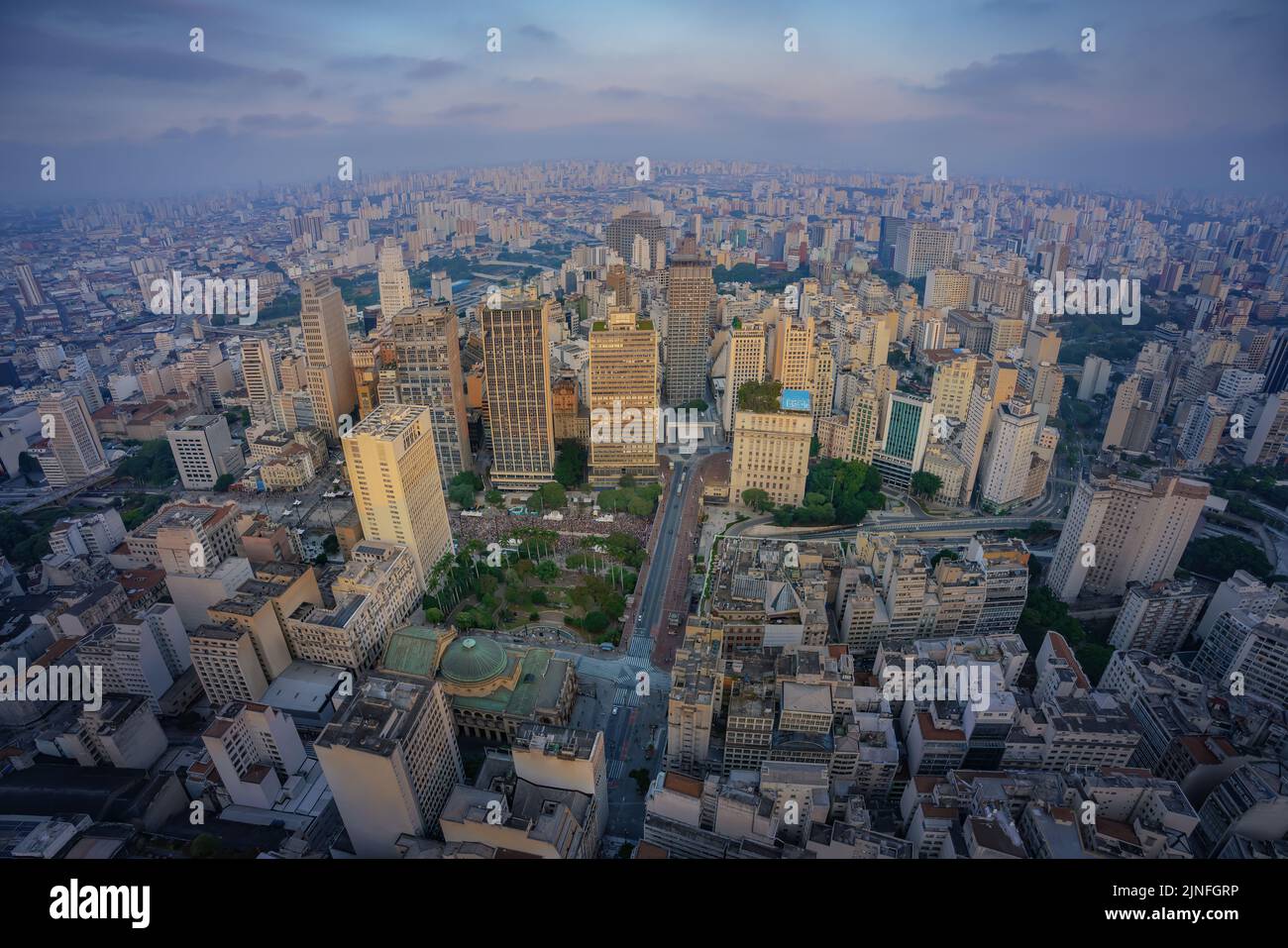 Vue aérienne du centre-ville historique de Sao Paulo et de Vale do Anhangabau - Sao Paulo, Brésil Banque D'Images