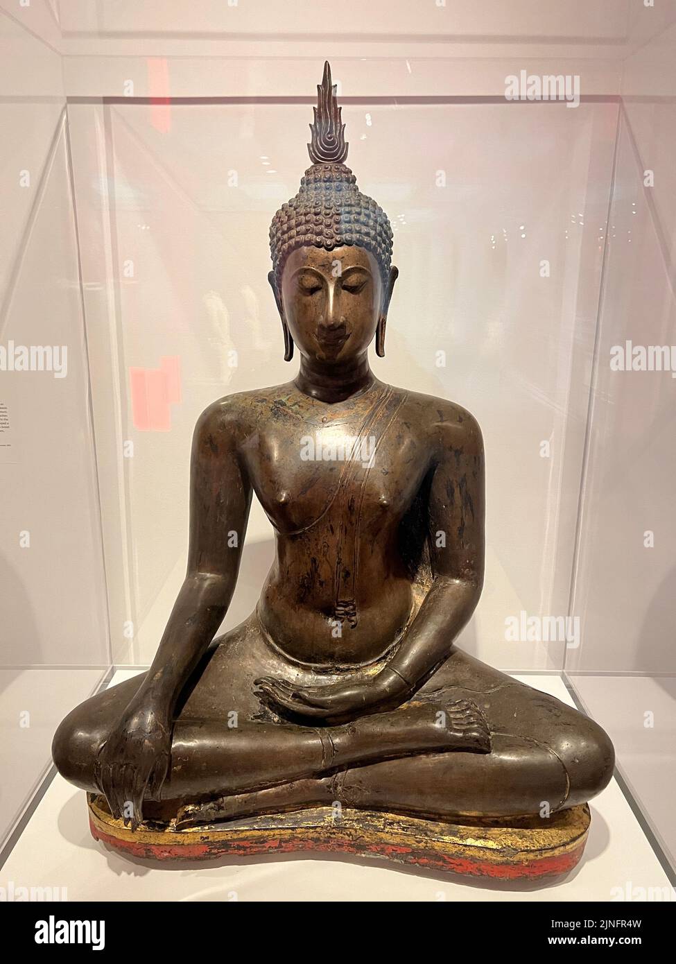 « Bouddha couché Shakyamuni » ; Thaïlande, 14-15th siècle, Bronze, laquer, dorure. Représenté ici juste avant de gagner l'illumination. Banque D'Images