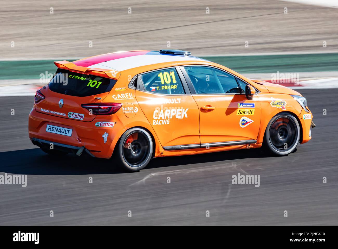 Mogyorod, Hongrie - 9 juillet 2022 : Renault Clio. Sports motorisés et courses. Voiture de sport et supercar. Photographie d'action. Banque D'Images