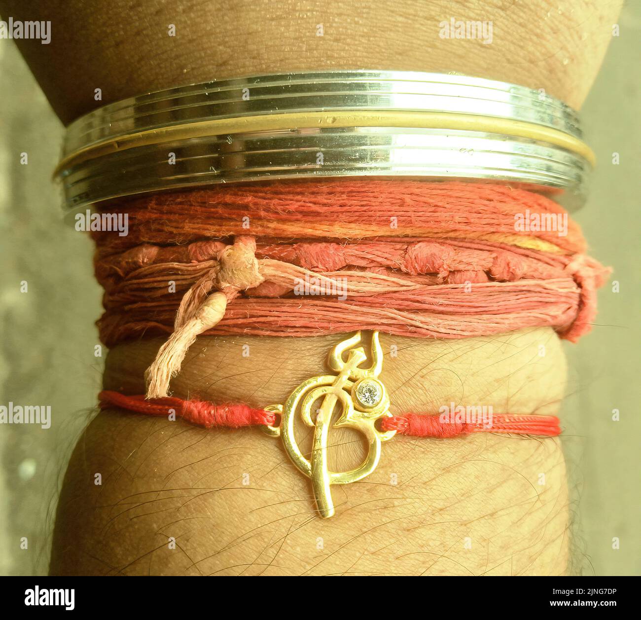 Raksha Bandhan est un festival que tous les frères et sœurs ont hâte de voir. C'est un symbole de l'amour et de la dévotion undiing de la sœur et du frère à un an Banque D'Images