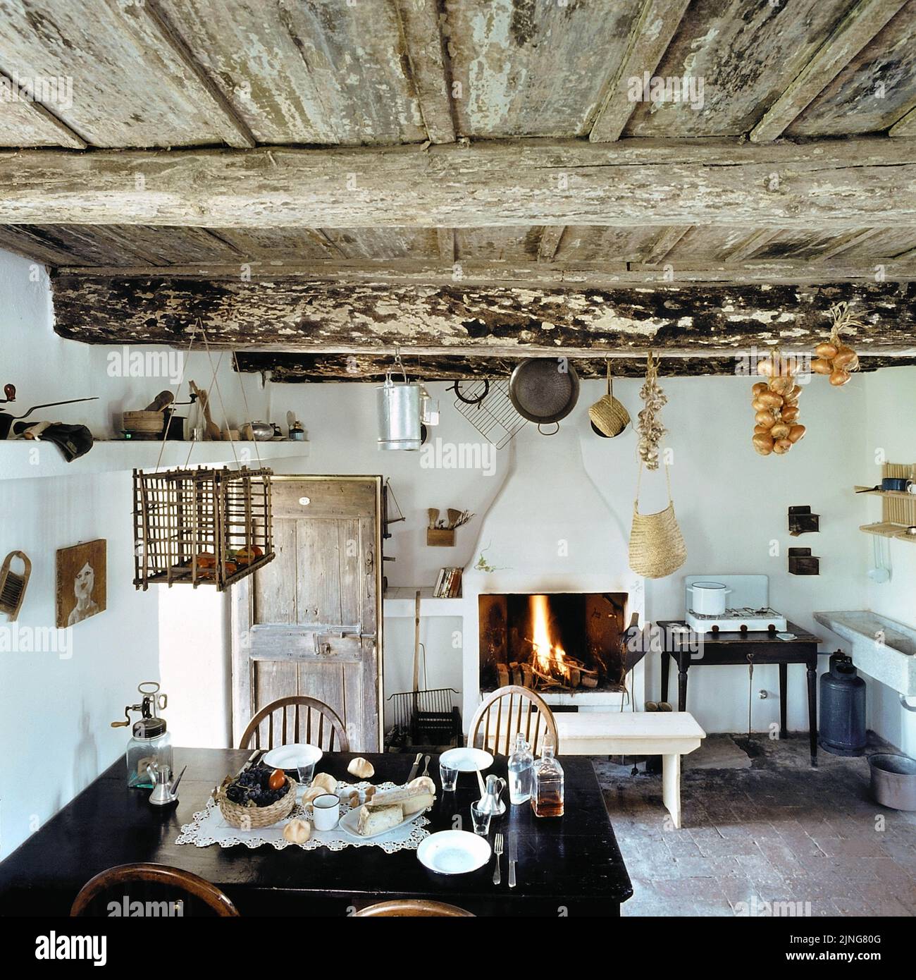 Architecture bio-durable, petite maison de campagne, style rustique. Banque D'Images