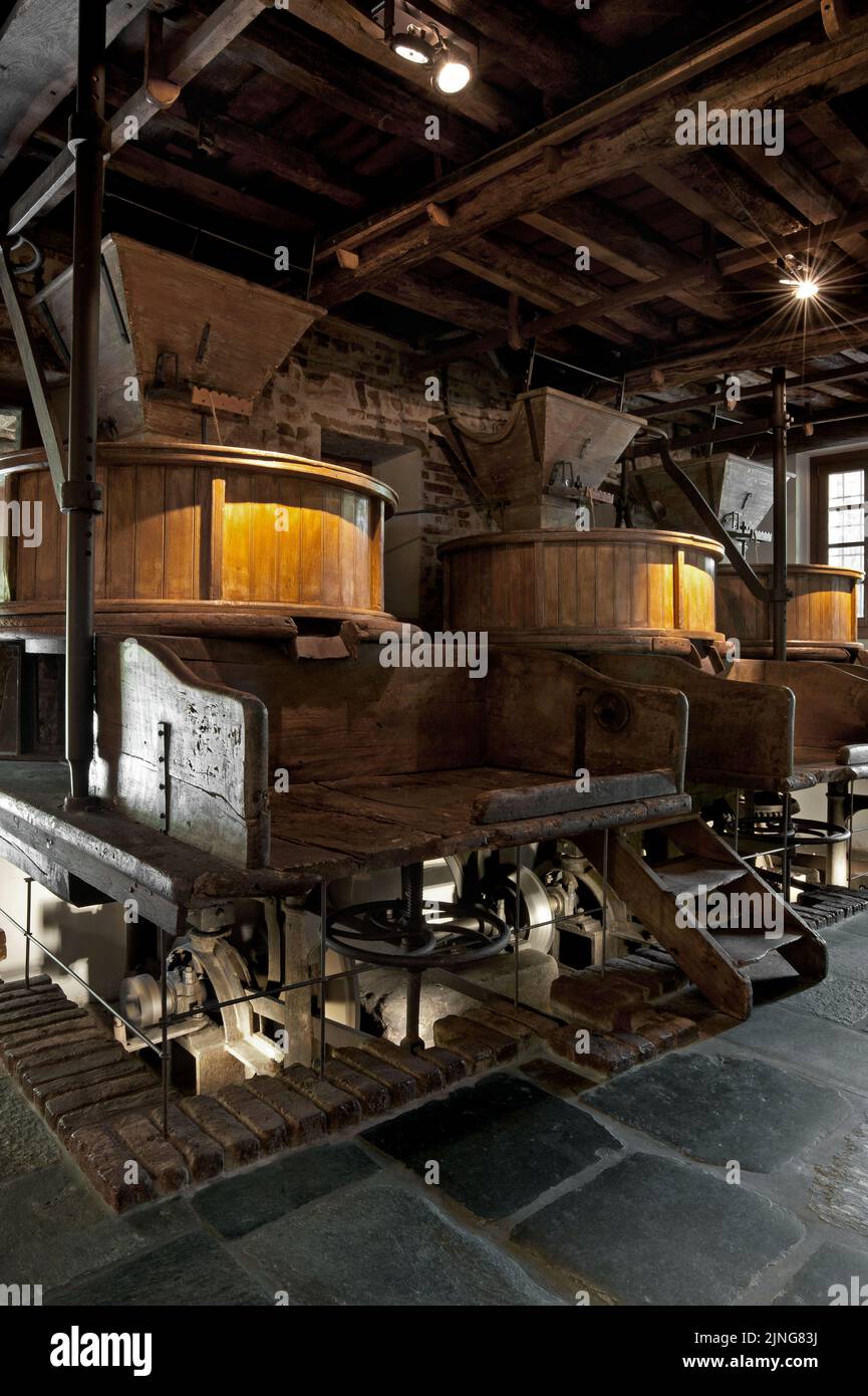 Architecture bio-durable, maison de campagne avec ancienne usine. Banque D'Images