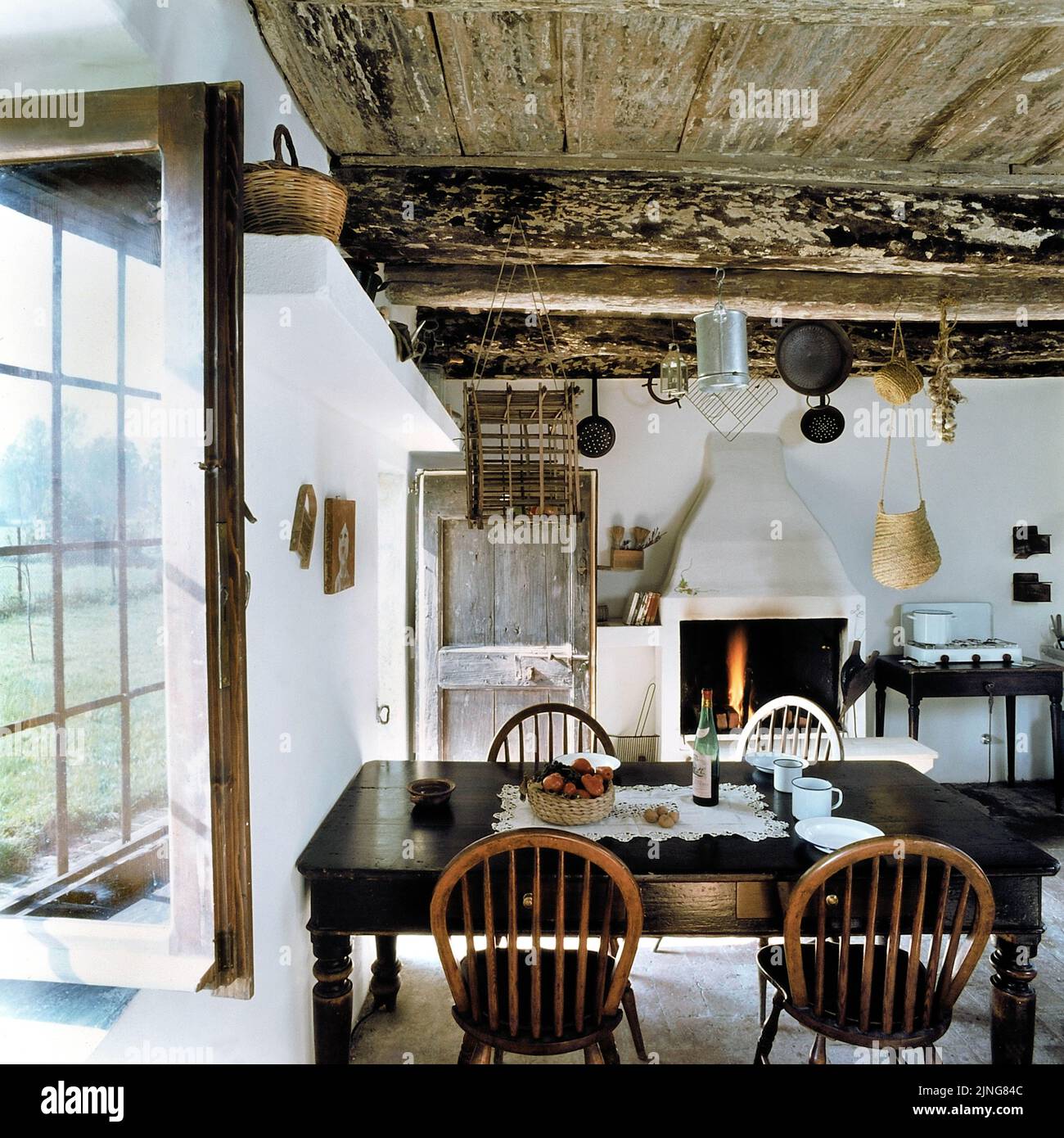 Architecture bio-durable, petite maison de campagne, style rustique. Banque D'Images