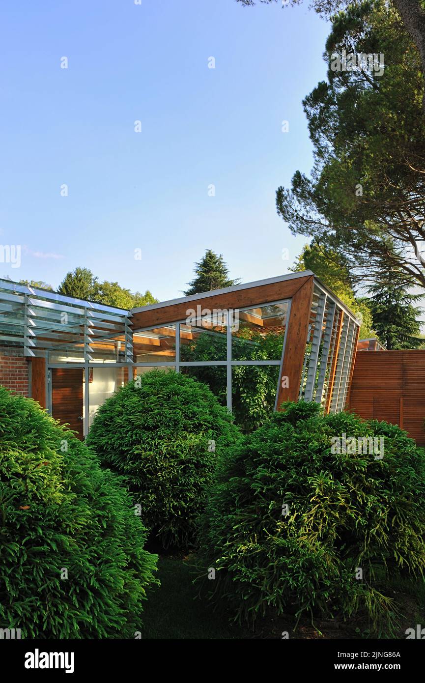Architecture bio-durable, serre de verre et de bois. Banque D'Images