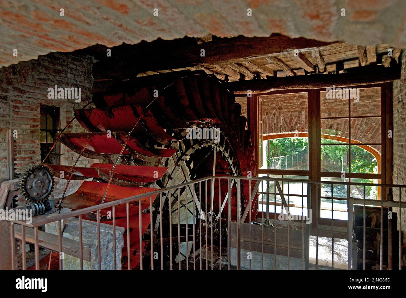 Architecture bio-durable, maison de campagne avec ancienne usine. Banque D'Images