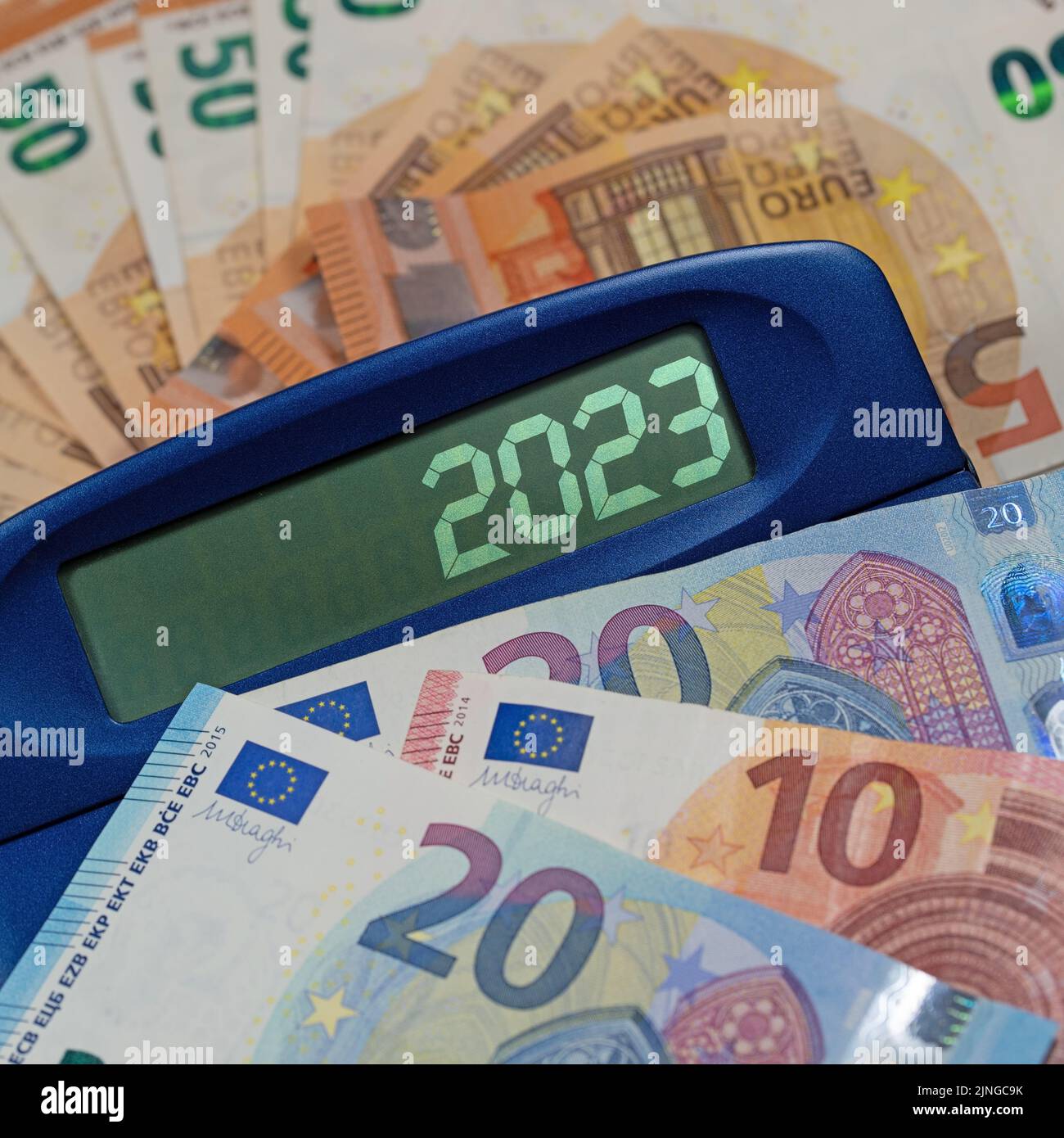 Calculatrice de poche affichant 2023 à l'écran Banque D'Images