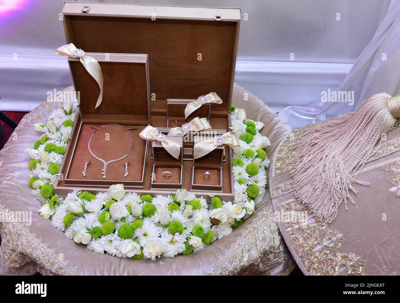Cadeau marocain du marié à la mariée Banque D'Images