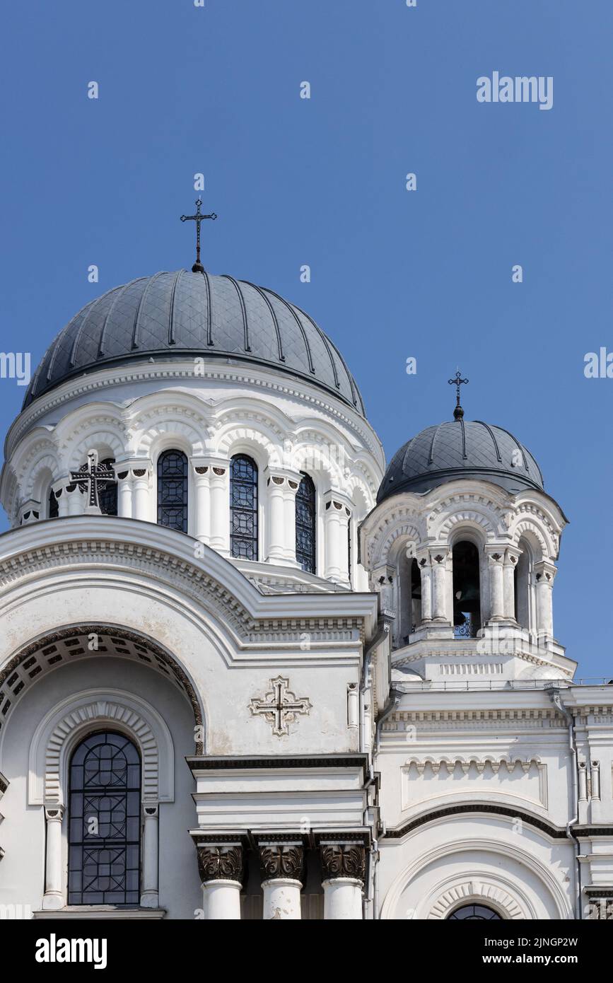 Lituanie - Eglise Saint-Michel l'Archange, Kaunas Lituanie - gros plan des dômes datant du 19th siècle. Maintenant une église catholique romaine Banque D'Images