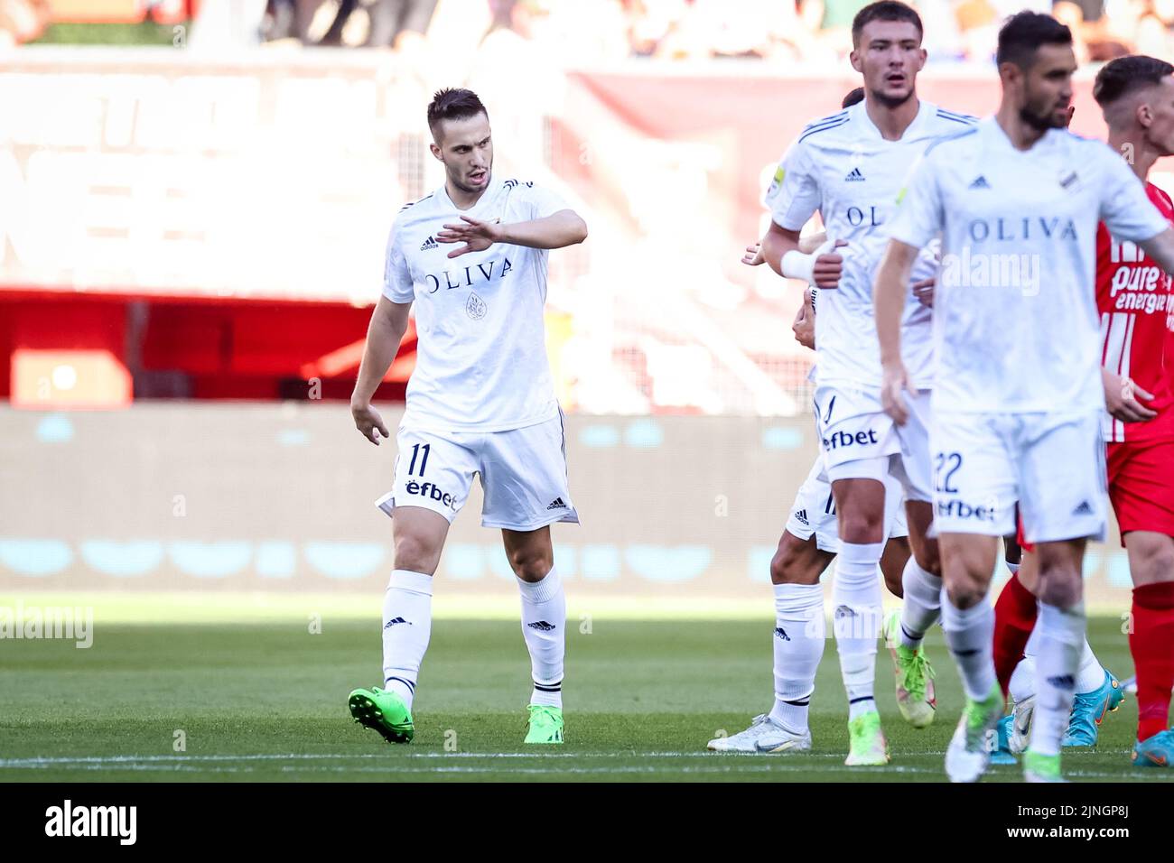 ENSCHEDE, PAYS-BAS - AOÛT 11 : Luka Adzic de Cukaricki fête après avoir marquant son premier but lors de l'UEFA Europa Conference League 2022/23 troisième partie qualifiante deuxième étape du match entre le FC Twente et Cukaricki à de Grolsch Veste sur 11 août 2022 à Enschede, pays-Bas (photo de Marcel ter Pals/Orange Pictures) Banque D'Images