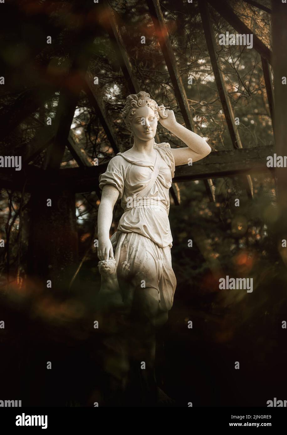 Un cliché vertical de la statue de Diana, déesse de Hunt à Asheville, Caroline du Nord, États-Unis Banque D'Images