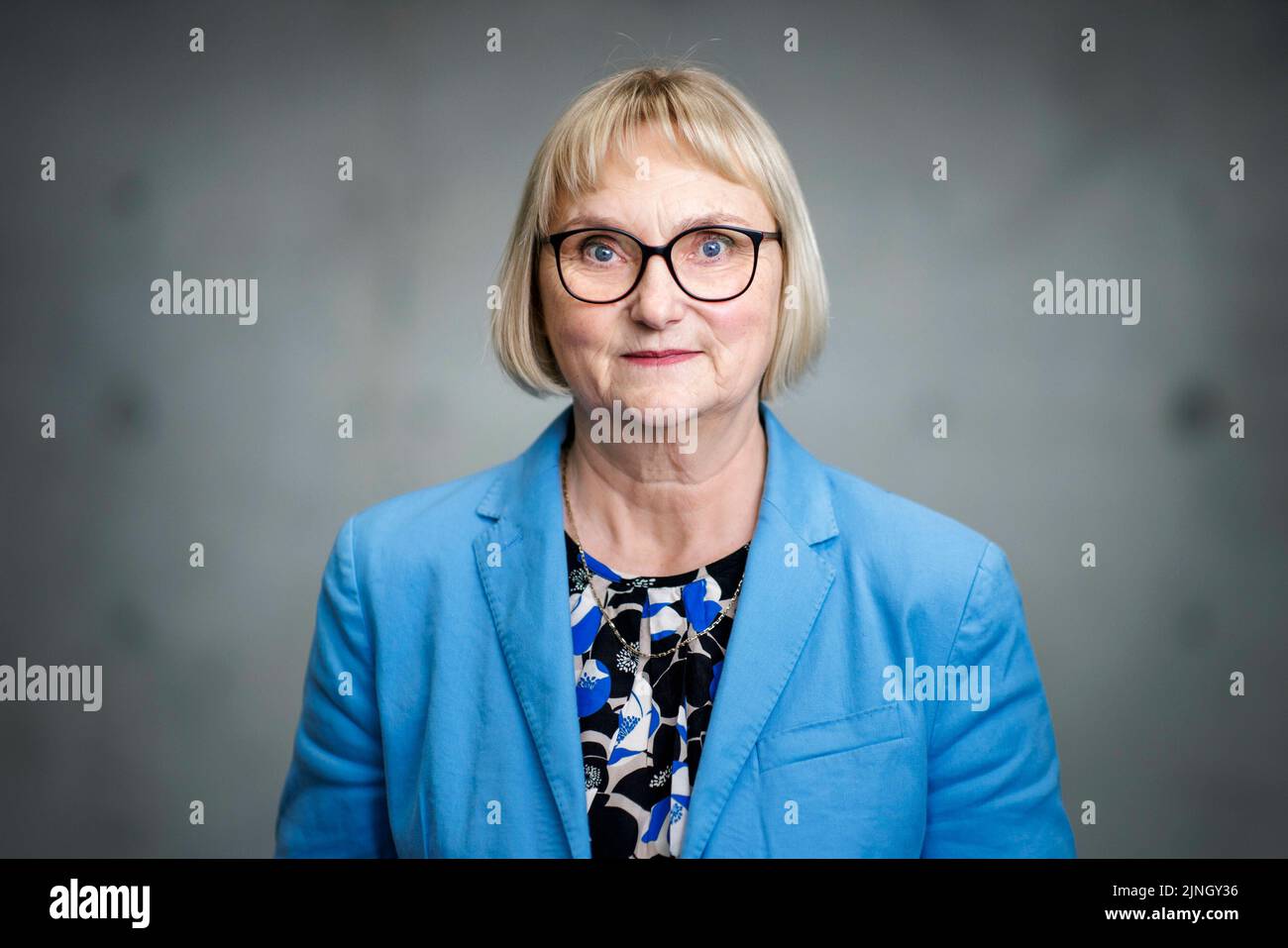 Berlin, Allemagne. 17th févr. 2022. Bettina Hoffmann (Bündnis 90/Die Grünen), secrétaire d'Etat parlementaire au ministère fédéral de l'Environnement, de la conservation de la nature, de la sûreté nucléaire et de la protection des consommateurs, pose une photo. Berlin, 17 février 2022. Copyright: Janine Schwithz/ photothek.de crédit: dpa/Alay Live News Banque D'Images