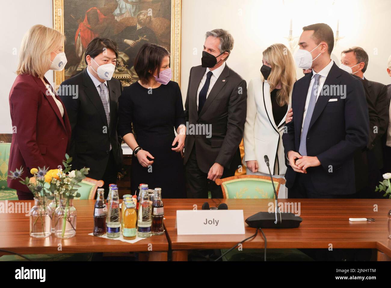 Munich, Allemagne. 19th févr. 2022. Liz Truss, ministre britannique des Affaires étrangères, Yoshimasa Hayashi, ministre japonais des Affaires étrangères, Annalena Baerbock (Buendnis 90/Die Grünen), ministre fédéral des Affaires étrangères, Toni Blinken, secrétaire d'État des États-Unis, Melanie Joly, ministre des Affaires étrangères du Canada, Luigi Di Maio, ministre italien des Affaires étrangères, Et Jean-Yves le Drian, ministre des Affaires étrangères français, au Conseil de sécurité de Munich, MSC, à Munich, 19 février 2022. Credit: dpa/Alay Live News Banque D'Images