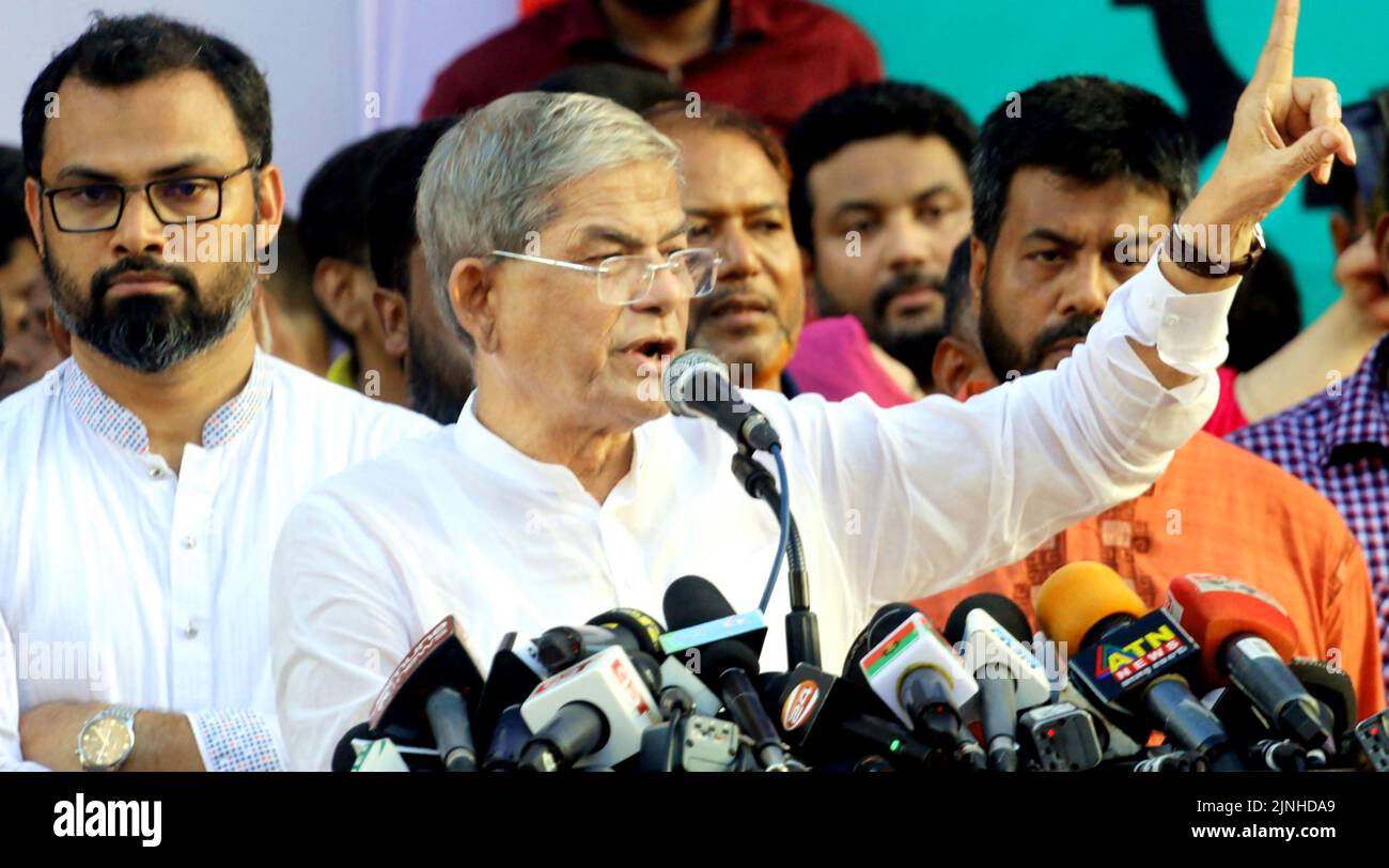 Dhaka, Bangladesh. 11th août 2022. Un énorme rassemblement de BNP pour protester contre la dernière hausse des prix du carburant et la crise de l'électricité est en cours devant son bureau central de Nayapaltan dans la capitale. (Photo de Tahsin Ahmed/Pacific Press) crédit: Pacific Press Media production Corp./Alay Live News Banque D'Images