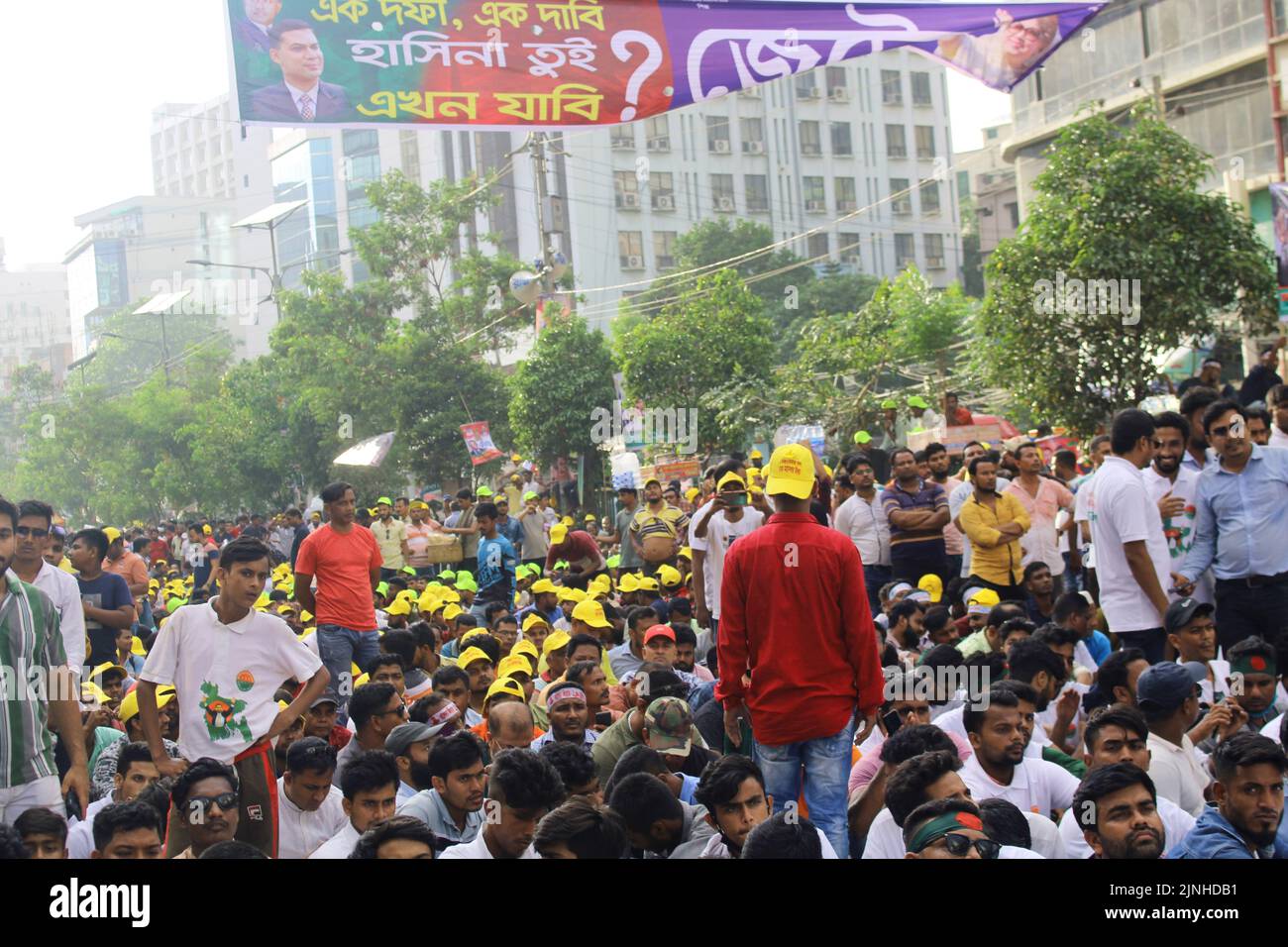 Dhaka, Bangladesh. 11th août 2022. Un énorme rassemblement de BNP pour protester contre la dernière hausse des prix du carburant et la crise de l'électricité est en cours devant son bureau central de Nayapaltan dans la capitale. (Photo de Tahsin Ahmed/Pacific Press) crédit: Pacific Press Media production Corp./Alay Live News Banque D'Images