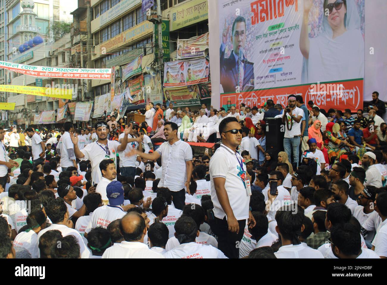 Dhaka, Bangladesh. 11th août 2022. Un énorme rassemblement de BNP pour protester contre la dernière hausse des prix du carburant et la crise de l'électricité est en cours devant son bureau central de Nayapaltan dans la capitale. (Photo de Tahsin Ahmed/Pacific Press) crédit: Pacific Press Media production Corp./Alay Live News Banque D'Images
