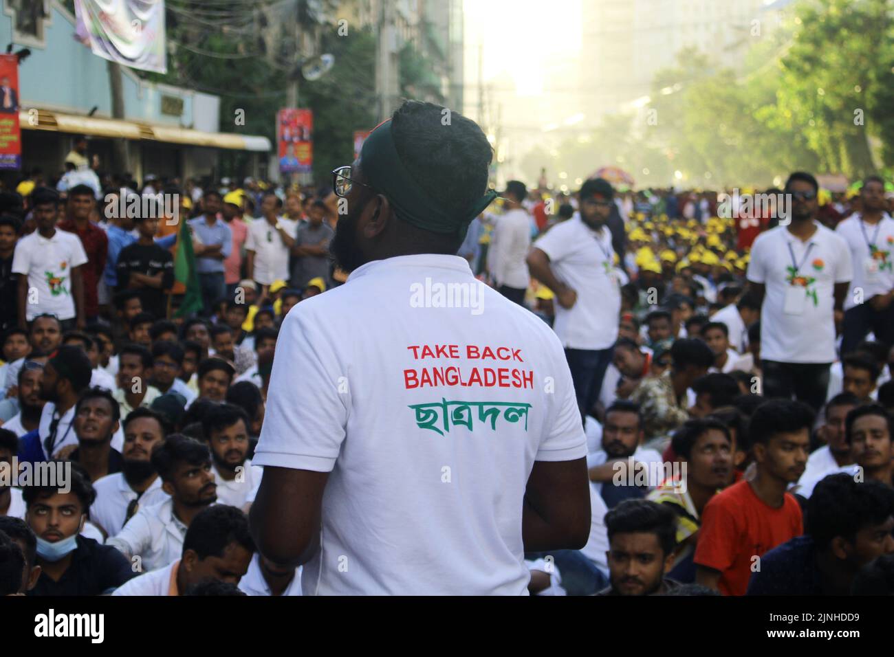 Dhaka, Bangladesh. 11th août 2022. Un énorme rassemblement de BNP pour protester contre la dernière hausse des prix du carburant et la crise de l'électricité est en cours devant son bureau central de Nayapaltan dans la capitale. (Photo de Tahsin Ahmed/Pacific Press) crédit: Pacific Press Media production Corp./Alay Live News Banque D'Images