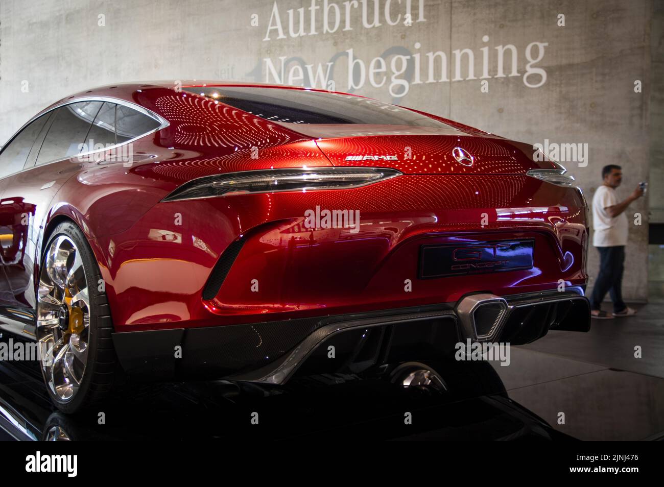 Stuttgart, Allemagne - 5 juillet 2022 : collection historique de voitures de course Mercedes et d'autres marques dans le musée Mercedes-Benz Welt. Présentation de roadsters, Banque D'Images