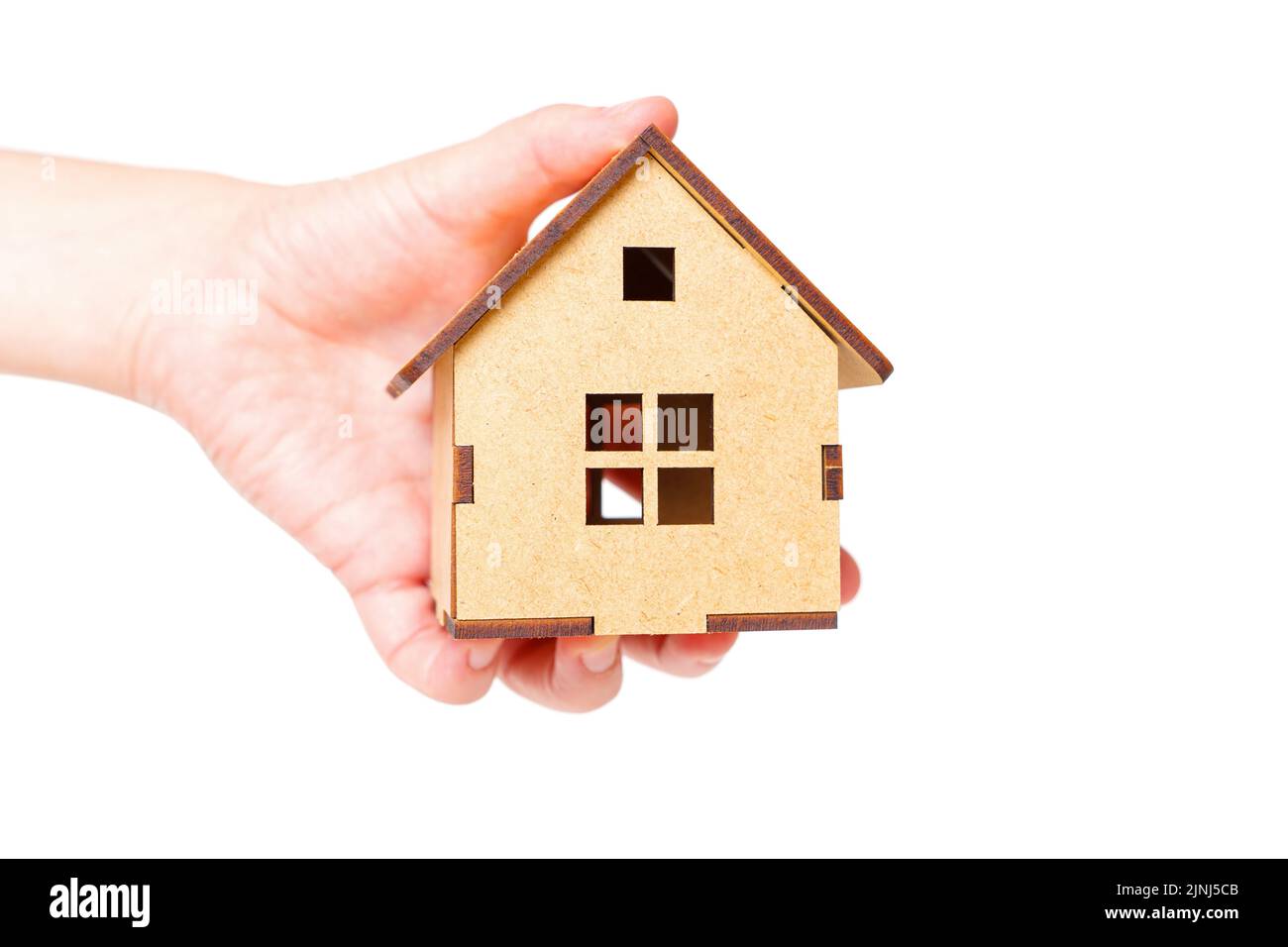 Kit de modèle assemblé à la main isolé sur fond blanc. Concept d'investissement immobilier. Banque D'Images