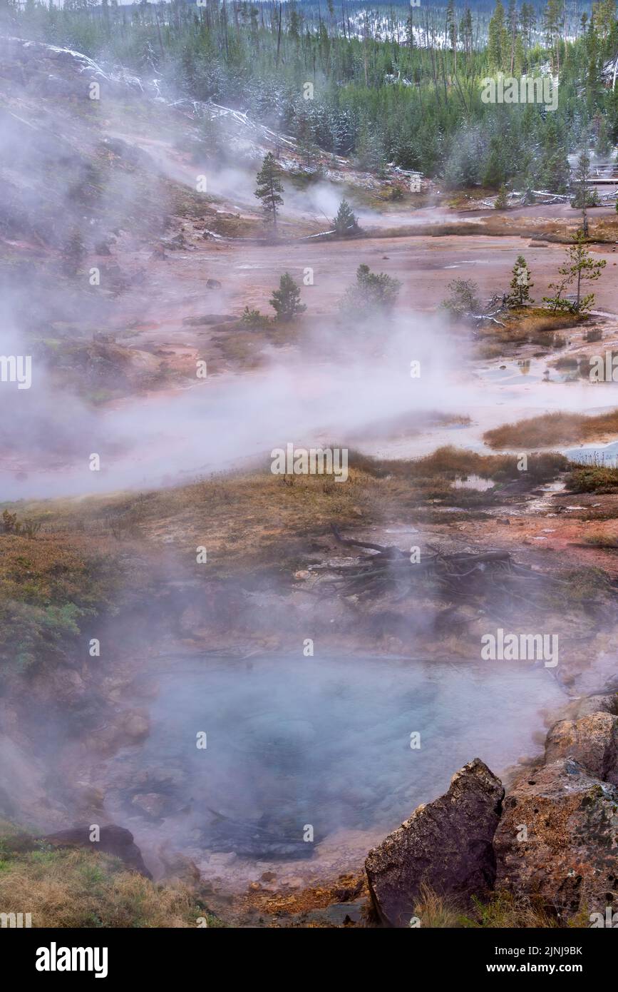 Vue sur les pots de peinture de l'artiste dans le parc national de Yellowstone Banque D'Images