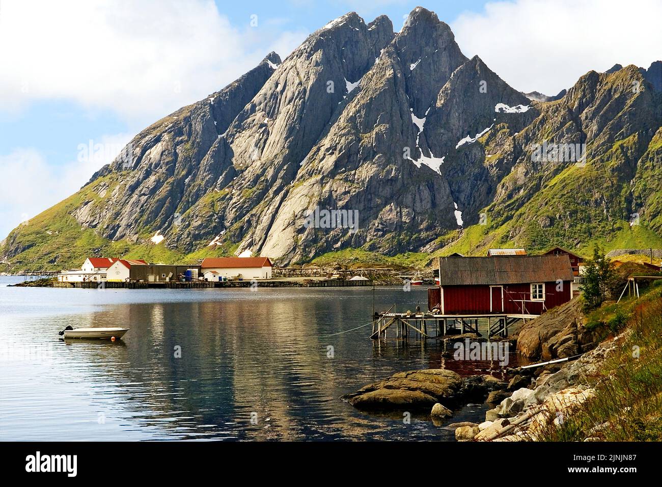Village de pêcheurs sur une île Lofoten, Norvège, îles Lofoten Banque D'Images