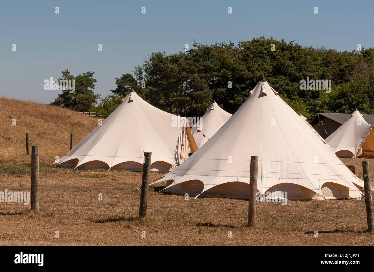 The Cotswolds, Gloucestershire, Angleterre, Royaume-Uni. 2022. Bell tente pour location de vacances dans la région des Cotswolds de Gloucestershire, Angleterre, Royaume-Uni. Banque D'Images