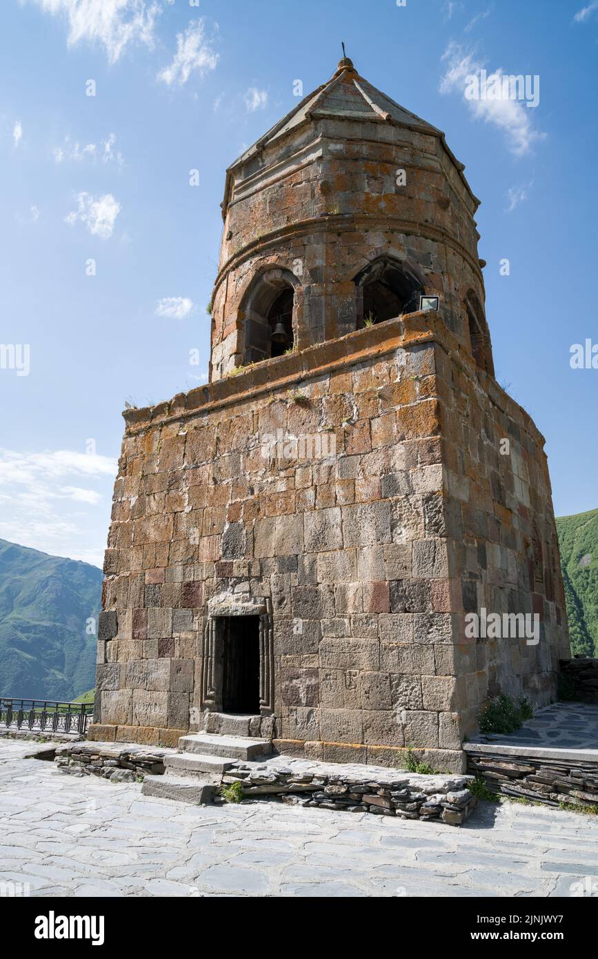 Église de la Trinité de Gergeti, dans le nord de la Géorgie Banque D'Images