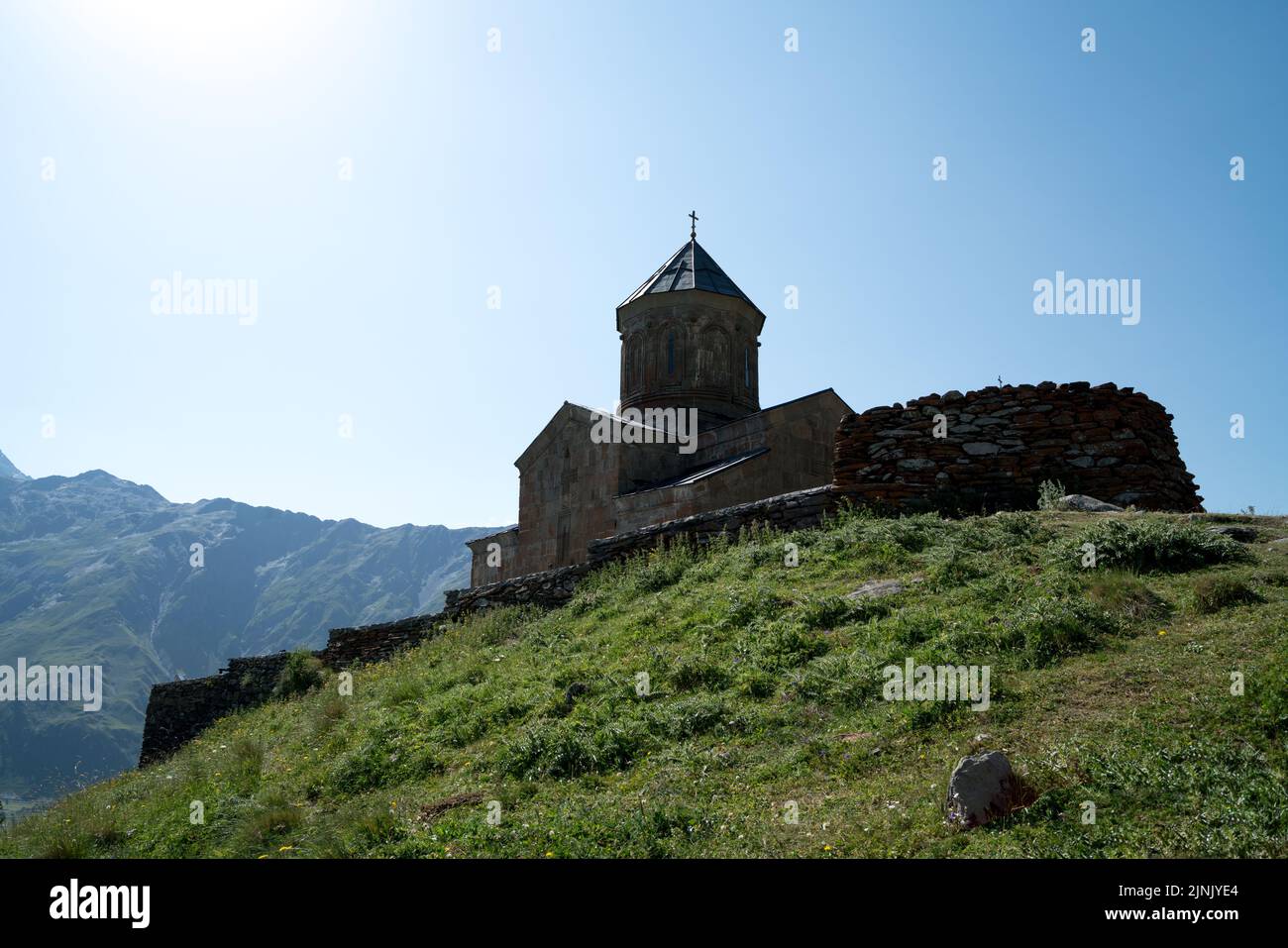 Église de la Trinité de Gergeti, dans le nord de la Géorgie Banque D'Images