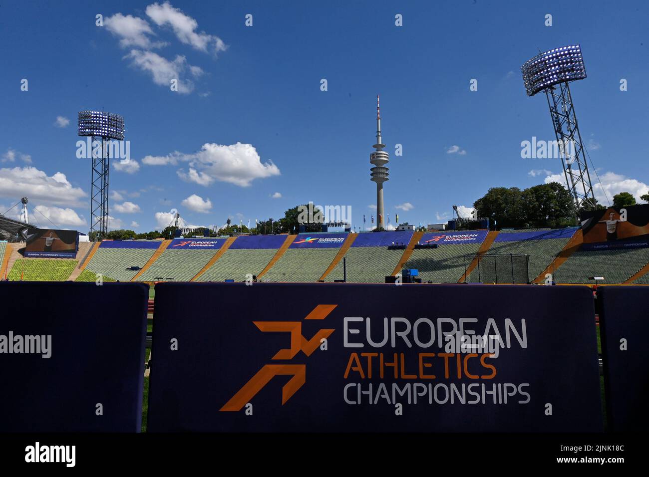 Le stade Olympiastadion de Munich, le lieu de plusieurs manifestations des Championnats d'Europe Munich 2022, à Munich, en Allemagne, le vendredi 12 août 2022. La deuxième édition des Championnats d'Europe a lieu du 11 au 22 août et comporte neuf sports. BELGA PHOTO ERIC LALMAND Banque D'Images