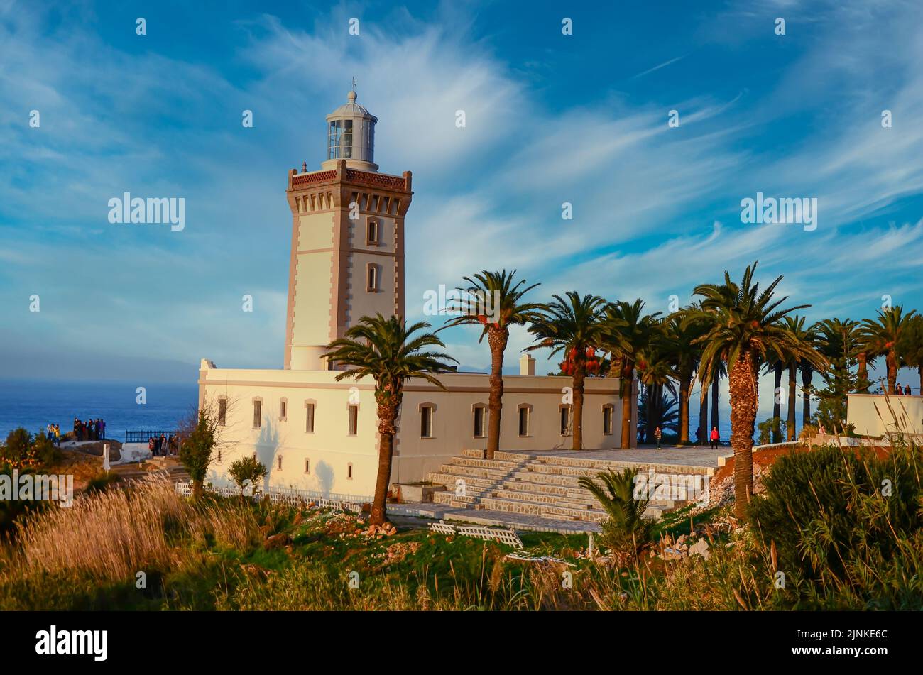 Beau phare de Cap Spartel près de Tanger ville et Gibraltar, le Maroc en Afrique Banque D'Images