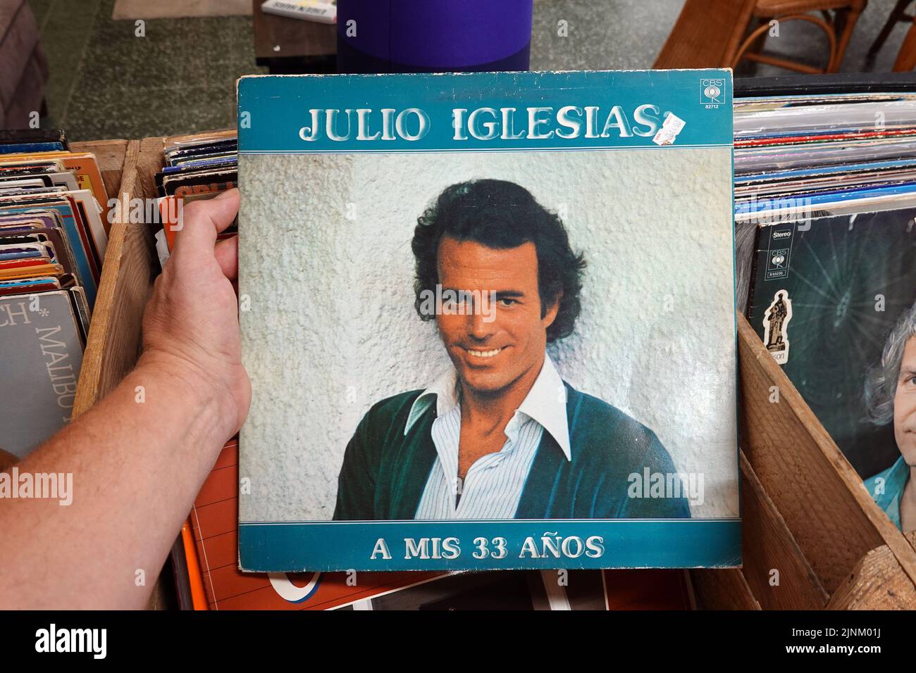 LP album: Julio Iglesias - A mis 33 años Banque D'Images
